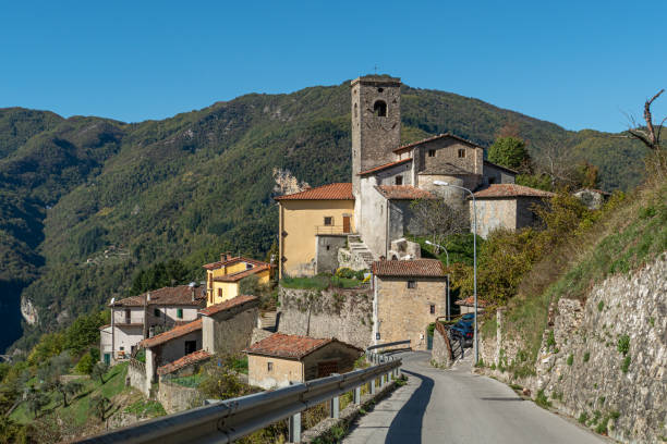 La Rocca di Ceserana e la chiesa di Sant'Andrea a Fosciandora
